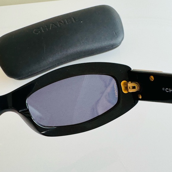 RARE🖤 CHANEL VINTAGE BLACK GOLD CC SUNGLASSES - Picture 8 of 15